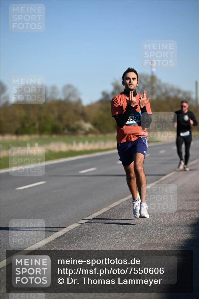 06.04.2025 - 44. Internationalen Wilhelmsburger Insellauf Dr. Thomas Lammeyer http://msf.ph/oto/7550606 06.04.2025 09:22:50 Laufen 4590 meine-sportfotos.de