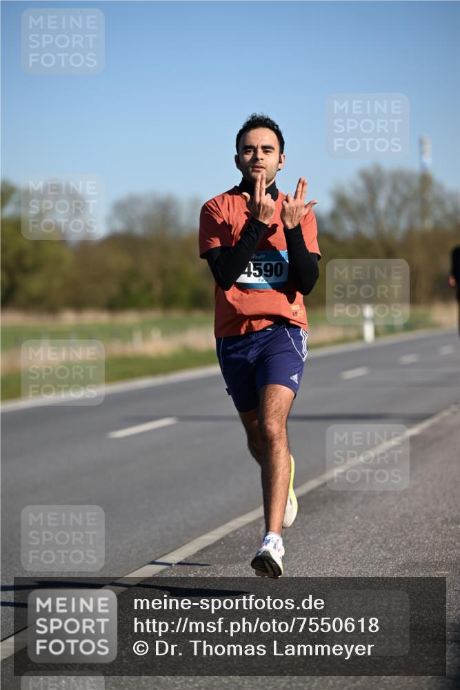 06.04.2025 - 44. Internationalen Wilhelmsburger Insellauf Dr. Thomas Lammeyer http://msf.ph/oto/7550618 06.04.2025 09:22:51 Laufen 4590, 221 meine-sportfotos.de