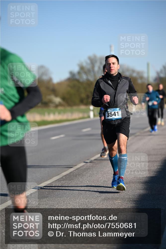 06.04.2025 - 44. Internationalen Wilhelmsburger Insellauf Dr. Thomas Lammeyer http://msf.ph/oto/7550681 06.04.2025 09:22:59 Laufen 3541 meine-sportfotos.de