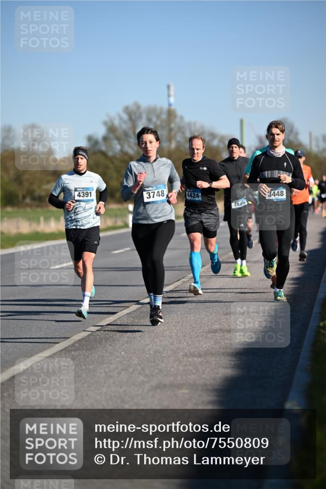 06.04.2025 - 44. Internationalen Wilhelmsburger Insellauf Dr. Thomas Lammeyer http://msf.ph/oto/7550809 06.04.2025 09:23:15 Laufen 4391, 3748, 4424, 48, 4496, 3448 meine-sportfotos.de