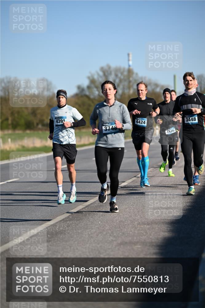 06.04.2025 - 44. Internationalen Wilhelmsburger Insellauf Dr. Thomas Lammeyer http://msf.ph/oto/7550813 06.04.2025 09:23:16 Laufen 150, 4391, 3748, 4424, 4496, 3448 meine-sportfotos.de