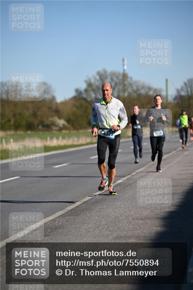 06.04.2025 - 44. Internationalen Wilhelmsburger Insellauf Dr. Thomas Lammeyer http://msf.ph/oto/7550894 06.04.2025 09:23:22 Laufen 4327, 1836 meine-sportfotos.de