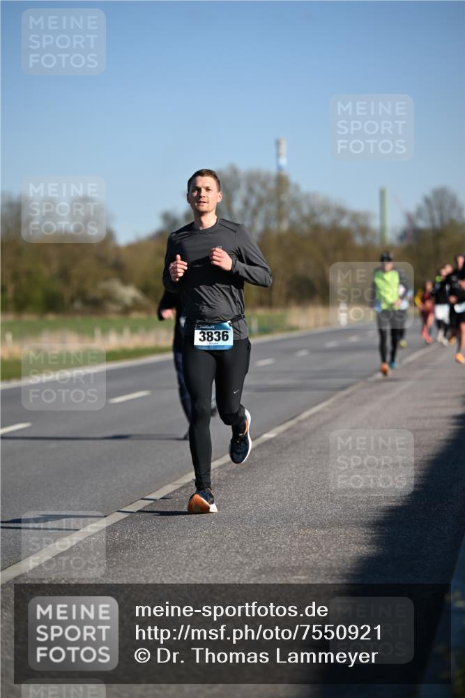 06.04.2025 - 44. Internationalen Wilhelmsburger Insellauf Dr. Thomas Lammeyer http://msf.ph/oto/7550921 06.04.2025 09:23:25 Laufen 3836 meine-sportfotos.de