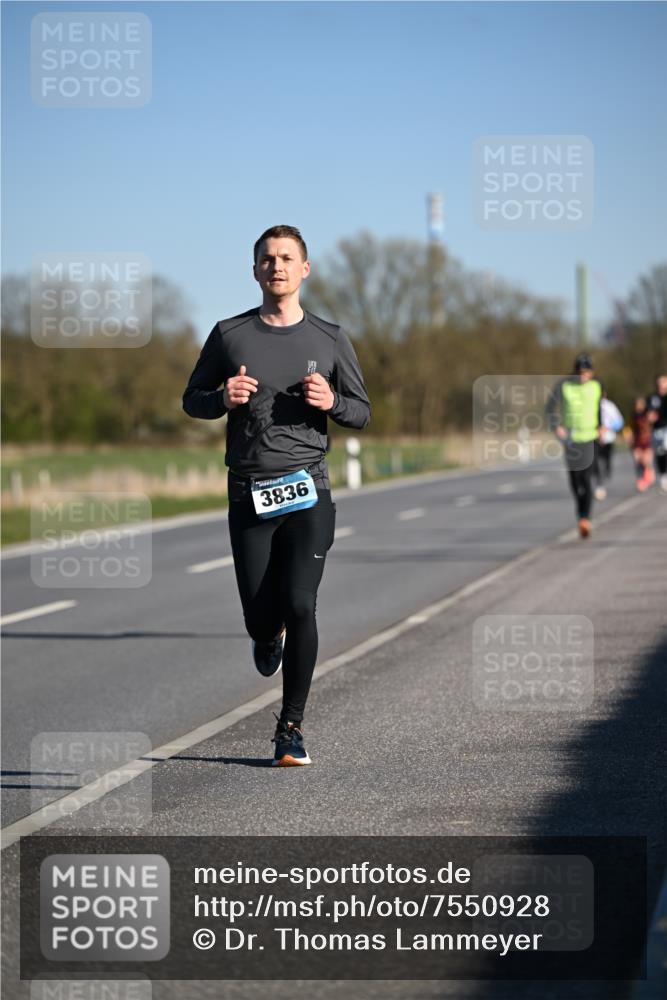 06.04.2025 - 44. Internationalen Wilhelmsburger Insellauf Dr. Thomas Lammeyer http://msf.ph/oto/7550928 06.04.2025 09:23:26 Laufen 3836 meine-sportfotos.de
