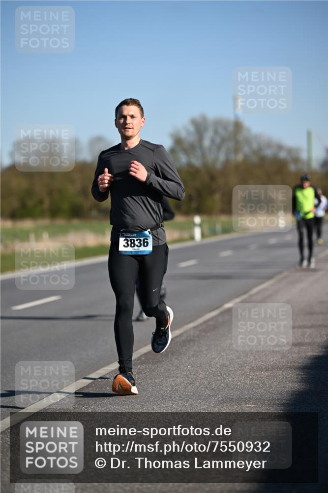 06.04.2025 - 44. Internationalen Wilhelmsburger Insellauf Dr. Thomas Lammeyer http://msf.ph/oto/7550932 06.04.2025 09:23:26 Laufen 3836 meine-sportfotos.de