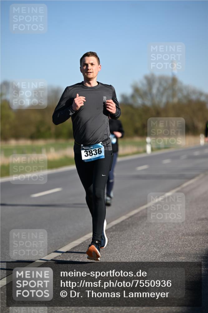 06.04.2025 - 44. Internationalen Wilhelmsburger Insellauf Dr. Thomas Lammeyer http://msf.ph/oto/7550936 06.04.2025 09:23:26 Laufen 3836 meine-sportfotos.de