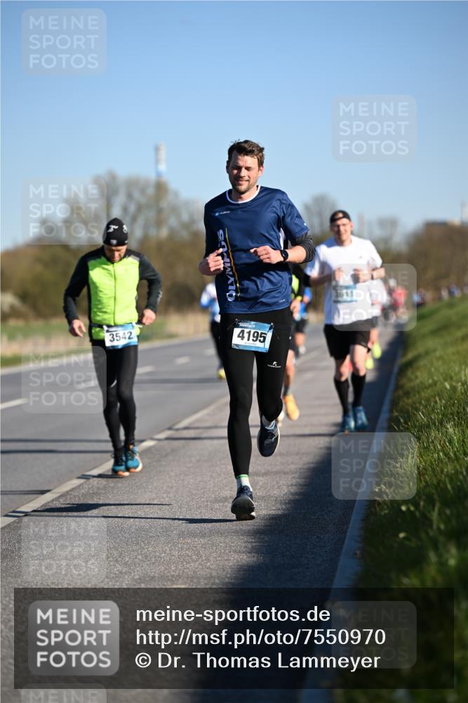 06.04.2025 - 44. Internationalen Wilhelmsburger Insellauf Dr. Thomas Lammeyer http://msf.ph/oto/7550970 06.04.2025 09:23:31 Laufen 3542, 4195 meine-sportfotos.de