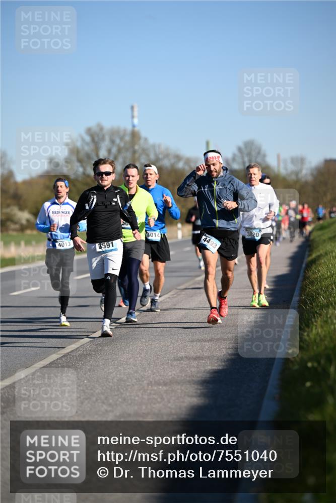 06.04.2025 - 44. Internationalen Wilhelmsburger Insellauf Dr. Thomas Lammeyer http://msf.ph/oto/7551040 06.04.2025 09:23:36 Laufen 4013, 3591, 4014, 4493, 3820 meine-sportfotos.de