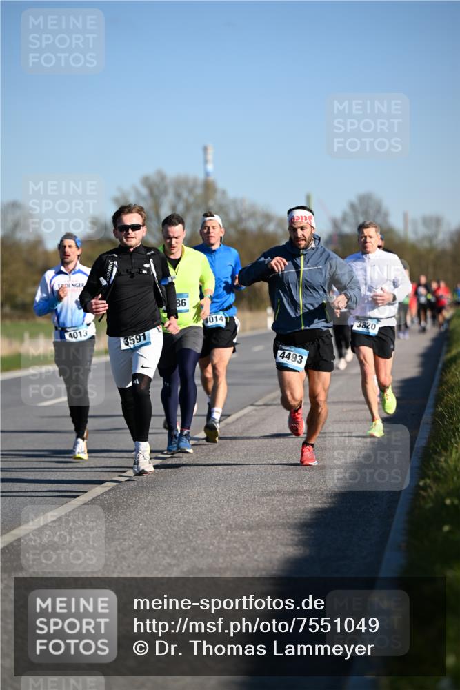 06.04.2025 - 44. Internationalen Wilhelmsburger Insellauf Dr. Thomas Lammeyer http://msf.ph/oto/7551049 06.04.2025 09:23:37 Laufen 4013, 3591, 86, 014, 4493, 3820 meine-sportfotos.de