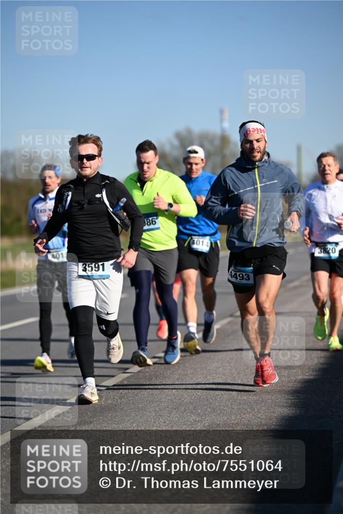 06.04.2025 - 44. Internationalen Wilhelmsburger Insellauf Dr. Thomas Lammeyer http://msf.ph/oto/7551064 06.04.2025 09:23:38 Laufen 401, 3591, 86, 014, 4493, 3820 meine-sportfotos.de