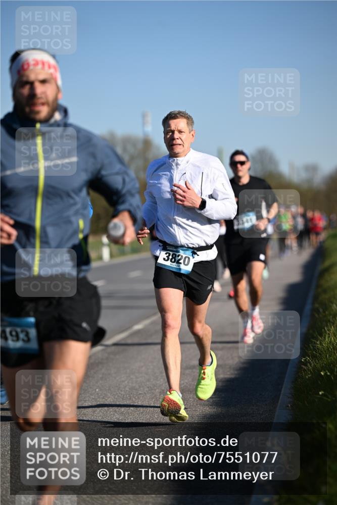 06.04.2025 - 44. Internationalen Wilhelmsburger Insellauf Dr. Thomas Lammeyer http://msf.ph/oto/7551077 06.04.2025 09:23:40 Laufen 493, 3820 meine-sportfotos.de