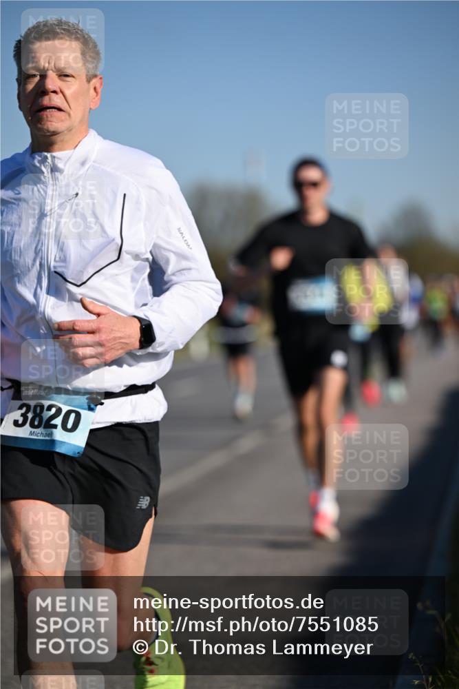 06.04.2025 - 44. Internationalen Wilhelmsburger Insellauf Dr. Thomas Lammeyer http://msf.ph/oto/7551085 06.04.2025 09:23:41 Laufen 3820 meine-sportfotos.de