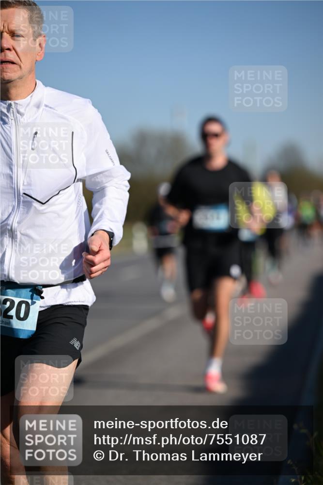 06.04.2025 - 44. Internationalen Wilhelmsburger Insellauf Dr. Thomas Lammeyer http://msf.ph/oto/7551087 06.04.2025 09:23:41 Laufen 20 meine-sportfotos.de