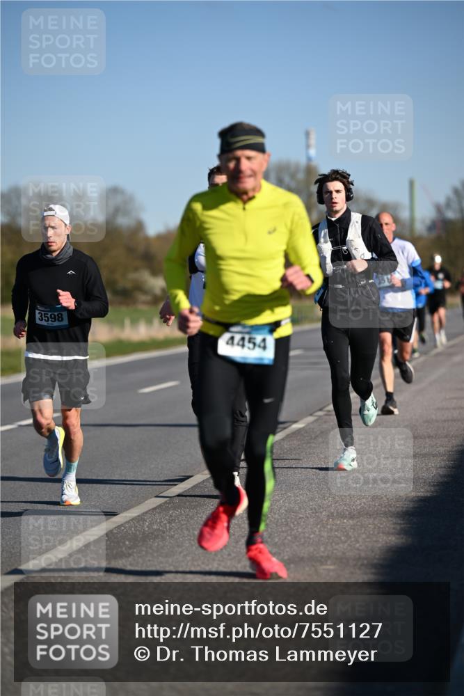 06.04.2025 - 44. Internationalen Wilhelmsburger Insellauf Dr. Thomas Lammeyer http://msf.ph/oto/7551127 06.04.2025 09:23:45 Laufen 3598, 4454 meine-sportfotos.de