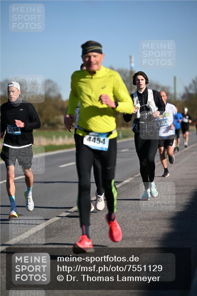 06.04.2025 - 44. Internationalen Wilhelmsburger Insellauf Dr. Thomas Lammeyer http://msf.ph/oto/7551129 06.04.2025 09:23:45 Laufen 3598, 4454, 3516 meine-sportfotos.de