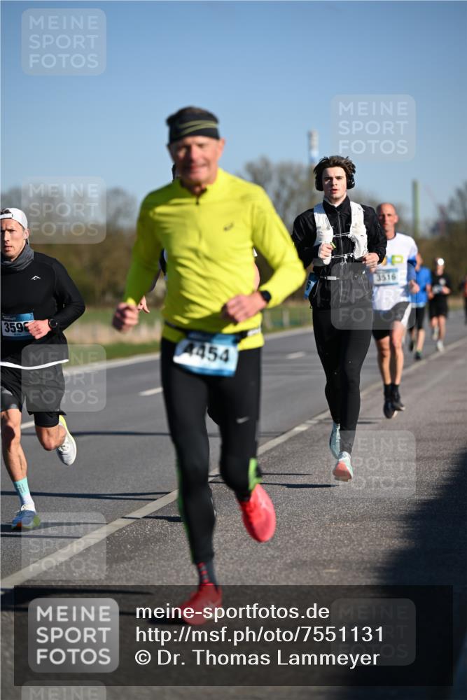 06.04.2025 - 44. Internationalen Wilhelmsburger Insellauf Dr. Thomas Lammeyer http://msf.ph/oto/7551131 06.04.2025 09:23:45 Laufen 359, 4454, 3516 meine-sportfotos.de