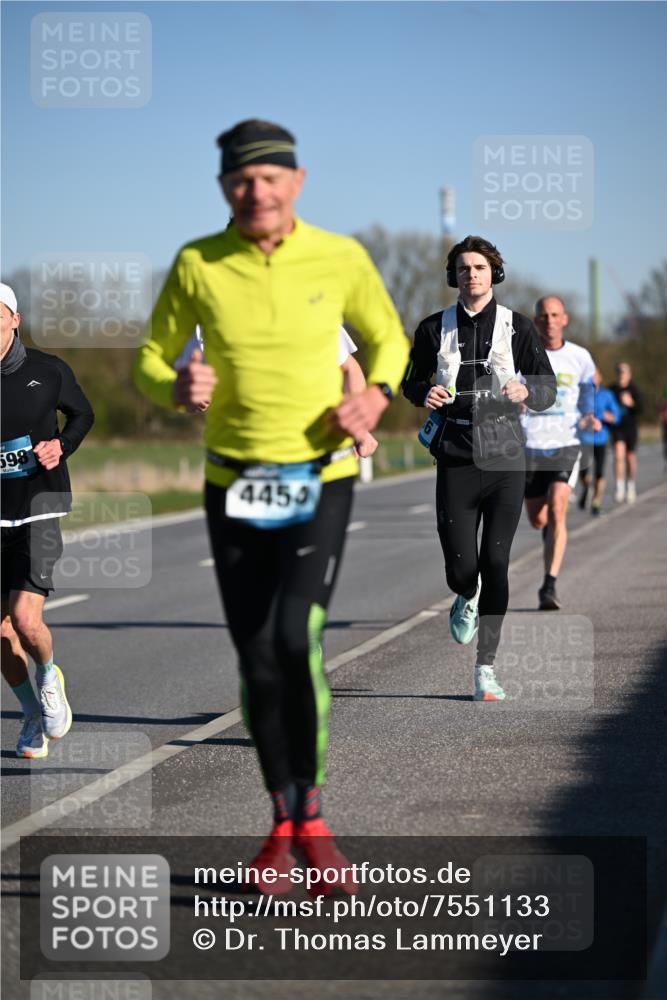 06.04.2025 - 44. Internationalen Wilhelmsburger Insellauf Dr. Thomas Lammeyer http://msf.ph/oto/7551133 06.04.2025 09:23:45 Laufen 598, 4454 meine-sportfotos.de