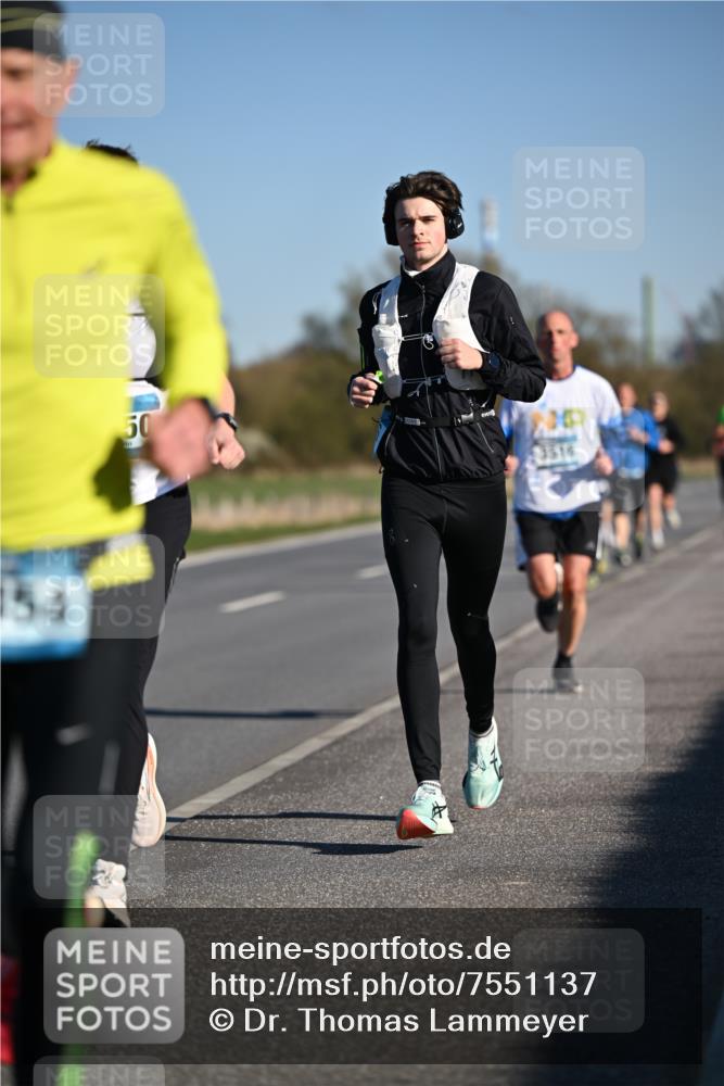 06.04.2025 - 44. Internationalen Wilhelmsburger Insellauf Dr. Thomas Lammeyer http://msf.ph/oto/7551137 06.04.2025 09:23:46 Laufen 154, 50, 0, 3516 meine-sportfotos.de