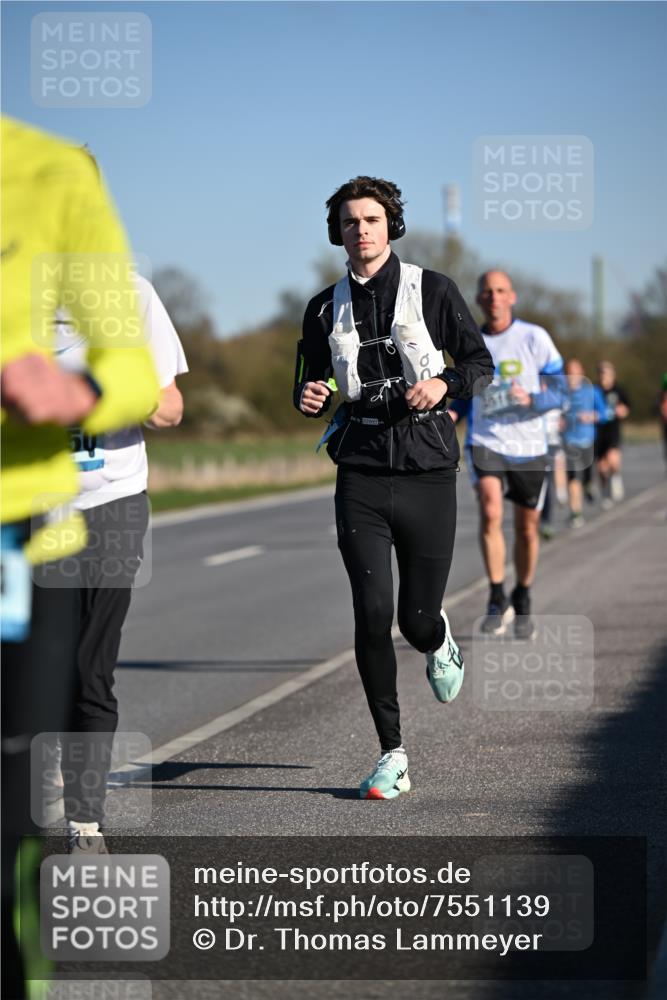06.04.2025 - 44. Internationalen Wilhelmsburger Insellauf Dr. Thomas Lammeyer http://msf.ph/oto/7551139 06.04.2025 09:23:46 Laufen 54, 3611 meine-sportfotos.de