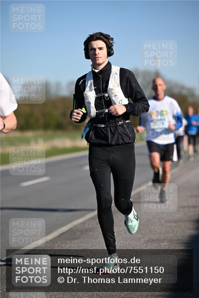 06.04.2025 - 44. Internationalen Wilhelmsburger Insellauf Dr. Thomas Lammeyer http://msf.ph/oto/7551150 06.04.2025 09:23:47 Laufen  meine-sportfotos.de