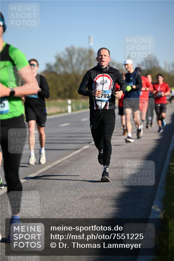 06.04.2025 - 44. Internationalen Wilhelmsburger Insellauf Dr. Thomas Lammeyer http://msf.ph/oto/7551225 06.04.2025 09:23:55 Laufen 792 meine-sportfotos.de