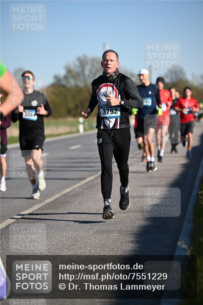 06.04.2025 - 44. Internationalen Wilhelmsburger Insellauf Dr. Thomas Lammeyer http://msf.ph/oto/7551229 06.04.2025 09:23:55 Laufen 3284, 3792 meine-sportfotos.de