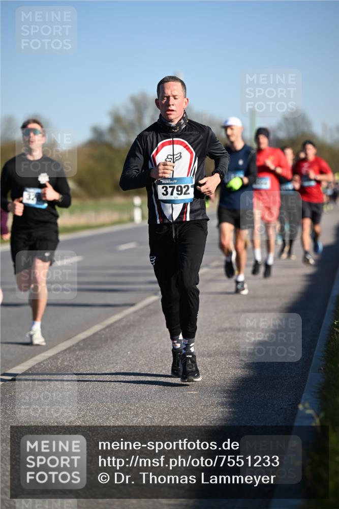 06.04.2025 - 44. Internationalen Wilhelmsburger Insellauf Dr. Thomas Lammeyer http://msf.ph/oto/7551233 06.04.2025 09:23:55 Laufen 53, 3792 meine-sportfotos.de
