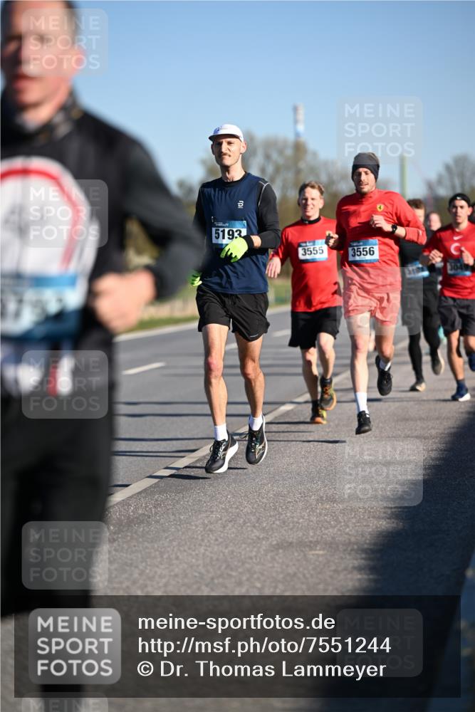 06.04.2025 - 44. Internationalen Wilhelmsburger Insellauf Dr. Thomas Lammeyer http://msf.ph/oto/7551244 06.04.2025 09:23:57 Laufen 5193, 3555, 3556 meine-sportfotos.de