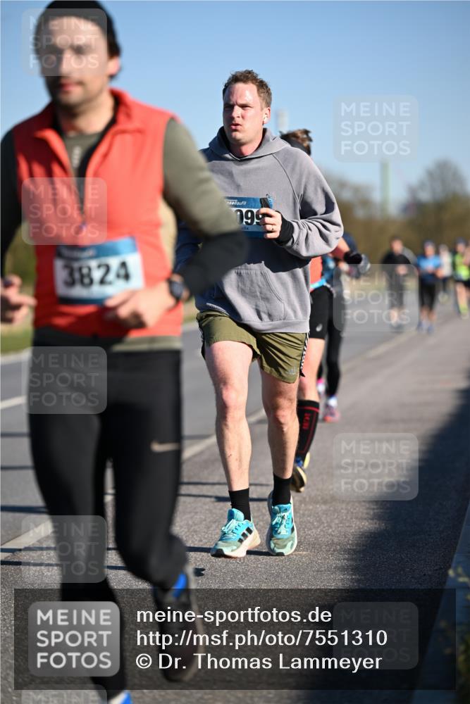 06.04.2025 - 44. Internationalen Wilhelmsburger Insellauf Dr. Thomas Lammeyer http://msf.ph/oto/7551310 06.04.2025 09:24:03 Laufen 3824, 099 meine-sportfotos.de