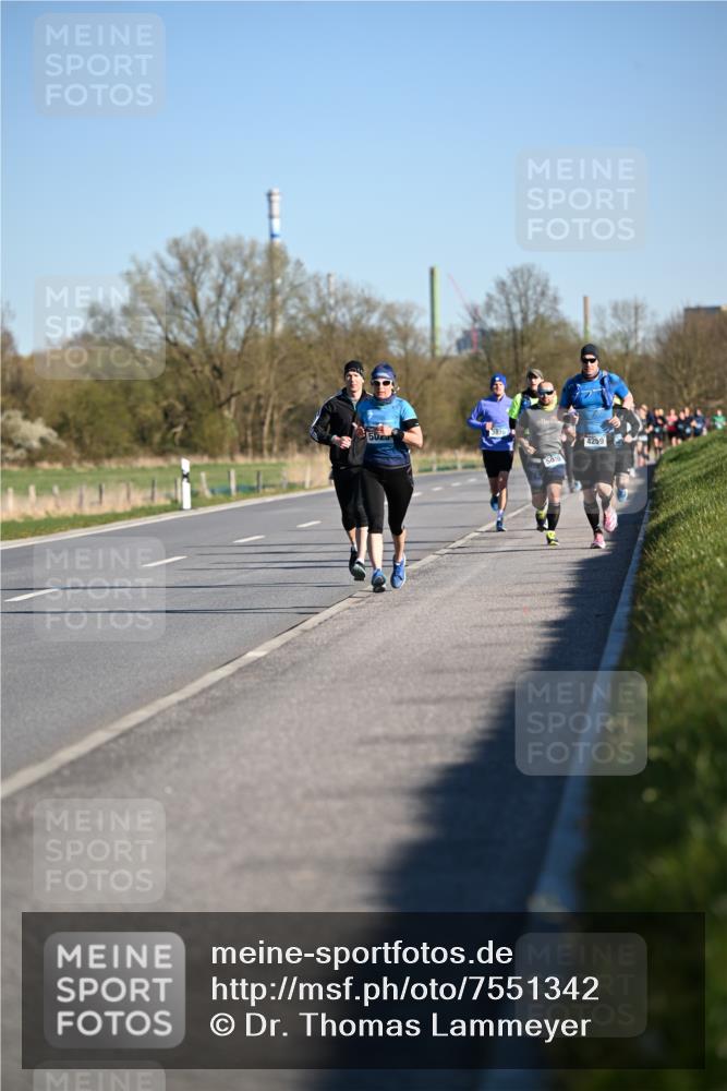 06.04.2025 - 44. Internationalen Wilhelmsburger Insellauf Dr. Thomas Lammeyer http://msf.ph/oto/7551342 06.04.2025 09:24:08 Laufen 5020, 3870, 4259, 5070 meine-sportfotos.de