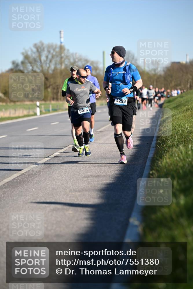 06.04.2025 - 44. Internationalen Wilhelmsburger Insellauf Dr. Thomas Lammeyer http://msf.ph/oto/7551380 06.04.2025 09:24:14 Laufen 5070, 4259 meine-sportfotos.de