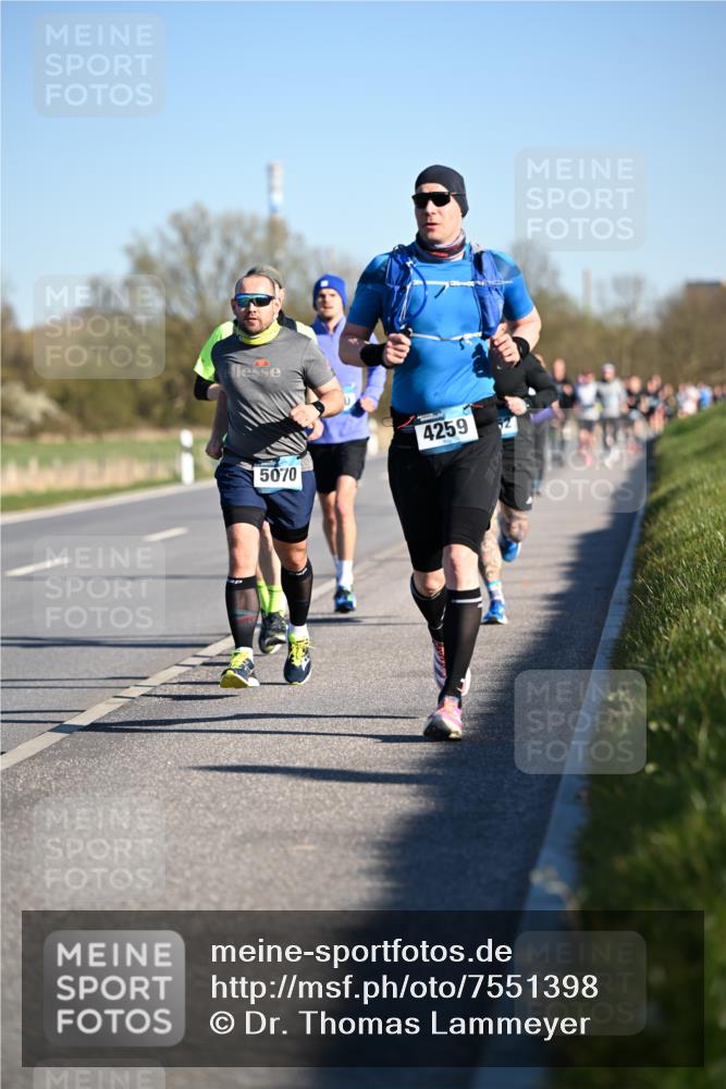 06.04.2025 - 44. Internationalen Wilhelmsburger Insellauf Dr. Thomas Lammeyer http://msf.ph/oto/7551398 06.04.2025 09:24:15 Laufen 5070, 4259 meine-sportfotos.de