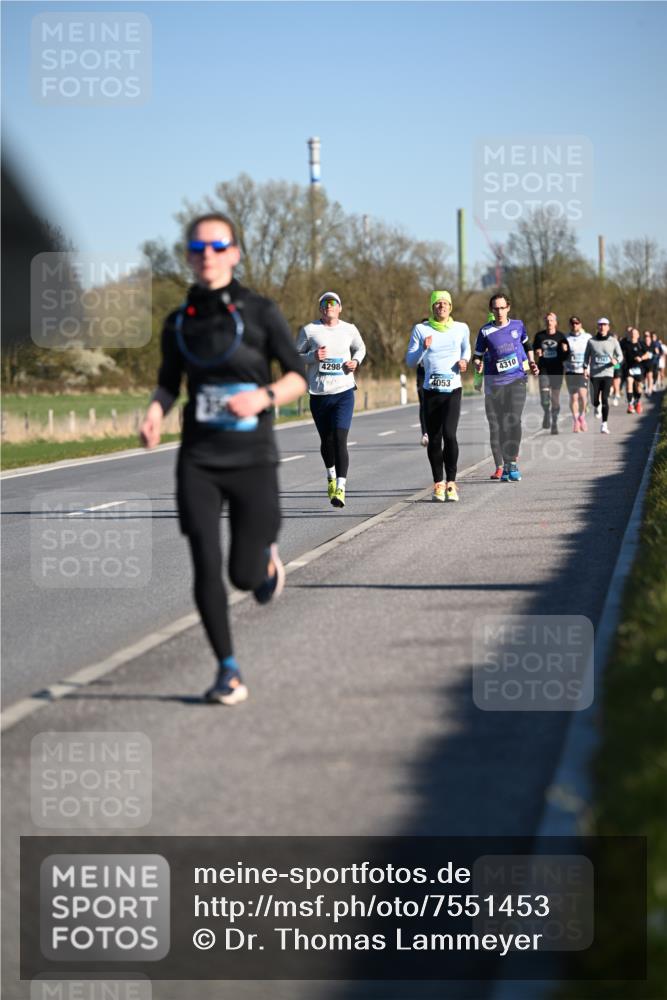 06.04.2025 - 44. Internationalen Wilhelmsburger Insellauf Dr. Thomas Lammeyer http://msf.ph/oto/7551453 06.04.2025 09:24:20 Laufen 4298, 4053, 4310 meine-sportfotos.de