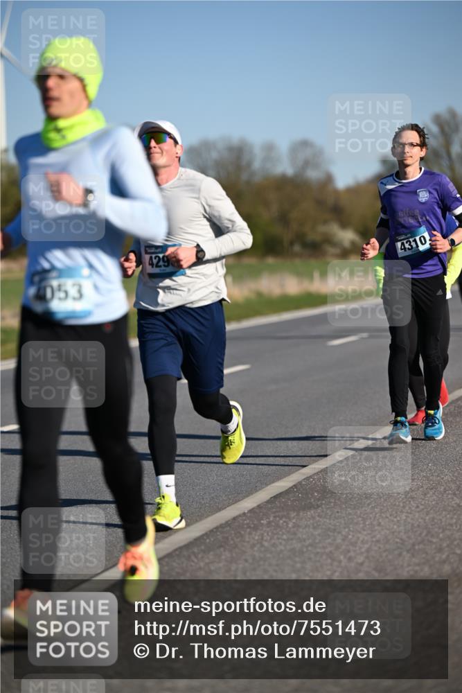 06.04.2025 - 44. Internationalen Wilhelmsburger Insellauf Dr. Thomas Lammeyer http://msf.ph/oto/7551473 06.04.2025 09:24:26 Laufen 429, 4053, 4310 meine-sportfotos.de