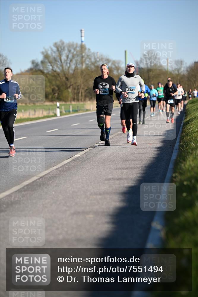 06.04.2025 - 44. Internationalen Wilhelmsburger Insellauf Dr. Thomas Lammeyer http://msf.ph/oto/7551494 06.04.2025 09:24:29 Laufen 3344, 3403, 3343 meine-sportfotos.de