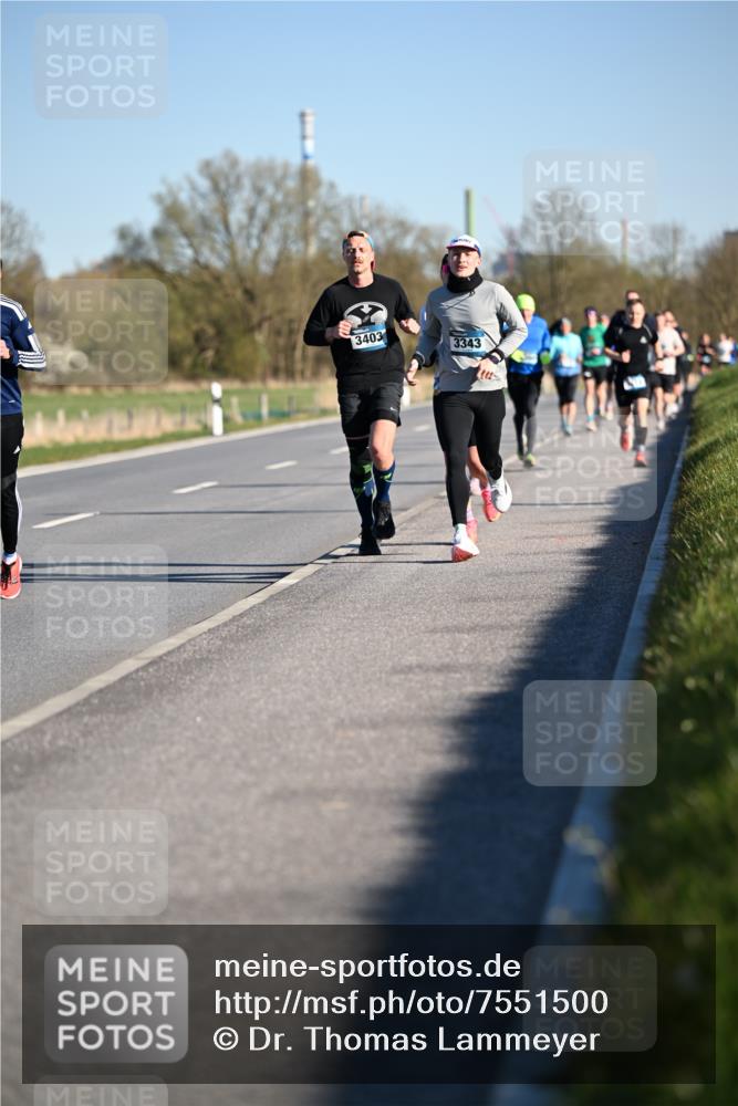 06.04.2025 - 44. Internationalen Wilhelmsburger Insellauf Dr. Thomas Lammeyer http://msf.ph/oto/7551500 06.04.2025 09:24:29 Laufen 3403, 3343 meine-sportfotos.de