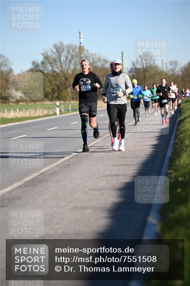 06.04.2025 - 44. Internationalen Wilhelmsburger Insellauf Dr. Thomas Lammeyer http://msf.ph/oto/7551508 06.04.2025 09:24:30 Laufen 3403, 3343 meine-sportfotos.de
