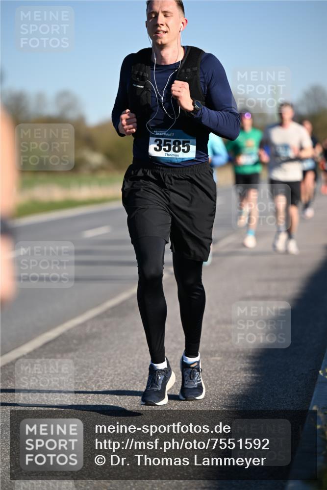 06.04.2025 - 44. Internationalen Wilhelmsburger Insellauf Dr. Thomas Lammeyer http://msf.ph/oto/7551592 06.04.2025 09:24:41 Laufen 3585 meine-sportfotos.de