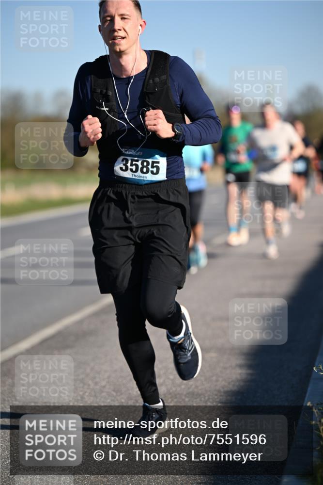 06.04.2025 - 44. Internationalen Wilhelmsburger Insellauf Dr. Thomas Lammeyer http://msf.ph/oto/7551596 06.04.2025 09:24:41 Laufen 3585 meine-sportfotos.de