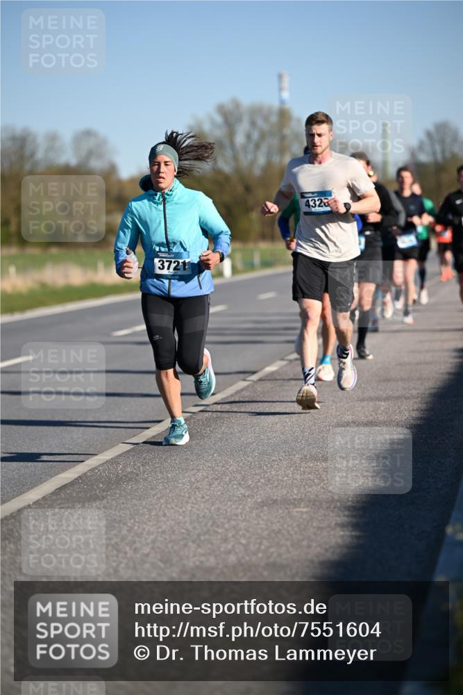 06.04.2025 - 44. Internationalen Wilhelmsburger Insellauf Dr. Thomas Lammeyer http://msf.ph/oto/7551604 06.04.2025 09:24:42 Laufen 3721, 4323 meine-sportfotos.de
