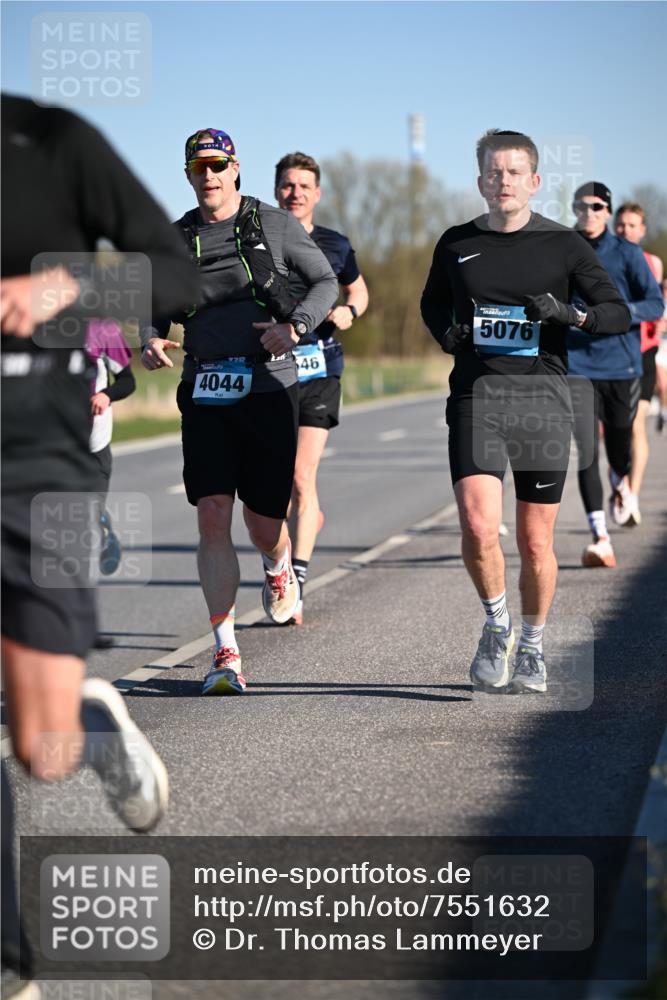 06.04.2025 - 44. Internationalen Wilhelmsburger Insellauf Dr. Thomas Lammeyer http://msf.ph/oto/7551632 06.04.2025 09:24:47 Laufen 130, 4044, 646, 5076 meine-sportfotos.de