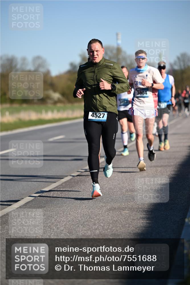 06.04.2025 - 44. Internationalen Wilhelmsburger Insellauf Dr. Thomas Lammeyer http://msf.ph/oto/7551688 06.04.2025 09:24:54 Laufen 4527, 3804 meine-sportfotos.de