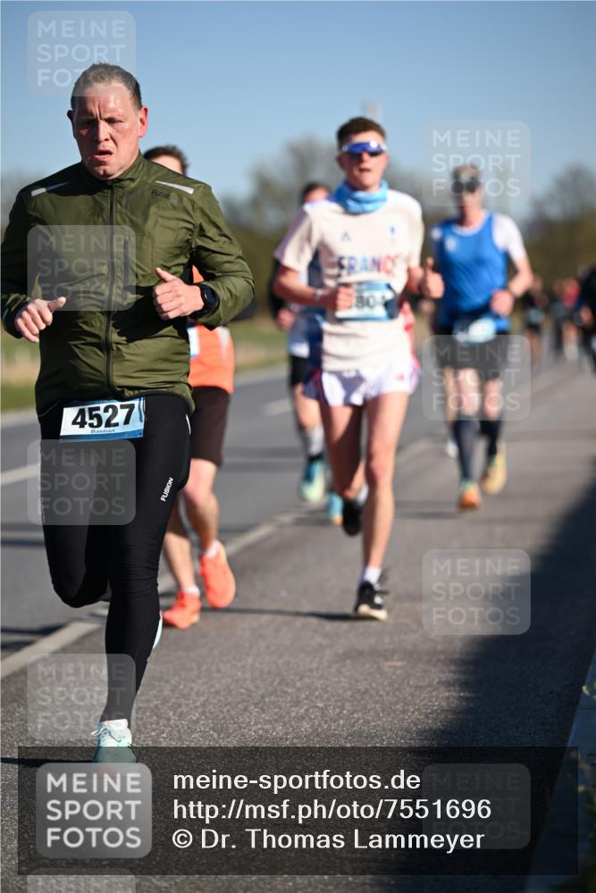06.04.2025 - 44. Internationalen Wilhelmsburger Insellauf Dr. Thomas Lammeyer http://msf.ph/oto/7551696 06.04.2025 09:24:55 Laufen 4527, 804 meine-sportfotos.de