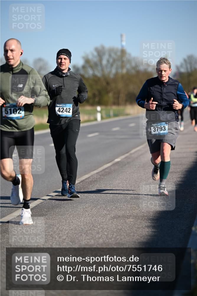 06.04.2025 - 44. Internationalen Wilhelmsburger Insellauf Dr. Thomas Lammeyer http://msf.ph/oto/7551746 06.04.2025 09:24:59 Laufen 5102, 4242, 3793 meine-sportfotos.de