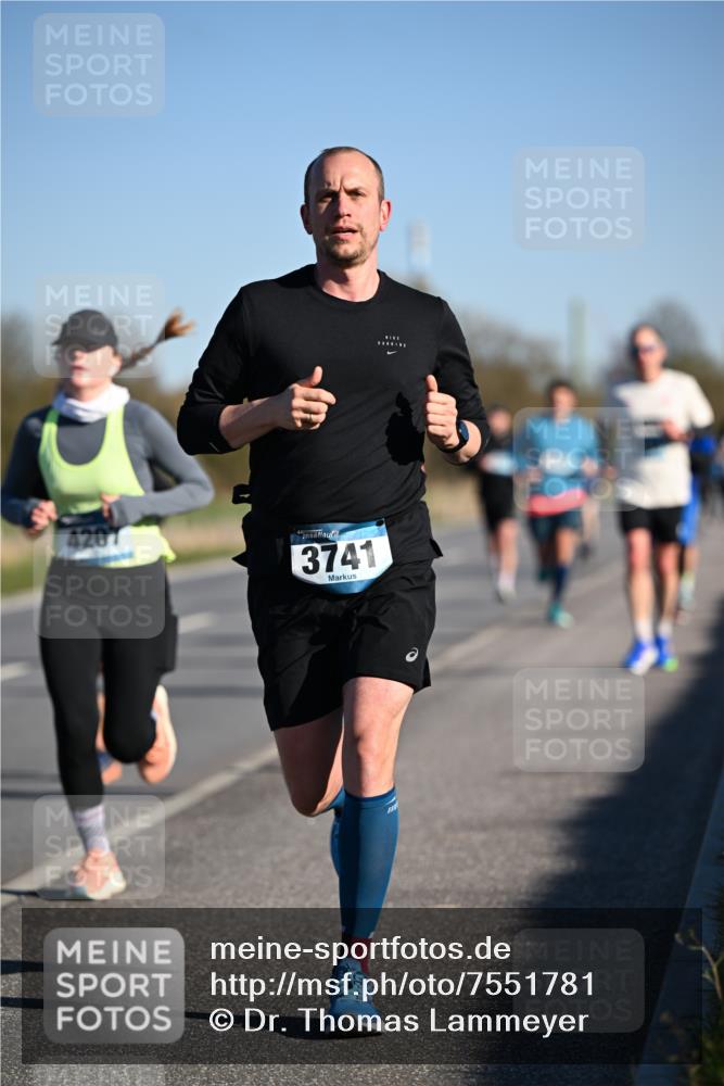 06.04.2025 - 44. Internationalen Wilhelmsburger Insellauf Dr. Thomas Lammeyer http://msf.ph/oto/7551781 06.04.2025 09:25:07 Laufen 4207, 3741 meine-sportfotos.de