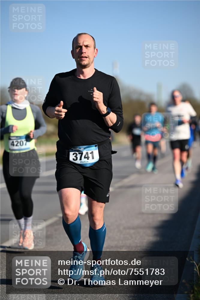 06.04.2025 - 44. Internationalen Wilhelmsburger Insellauf Dr. Thomas Lammeyer http://msf.ph/oto/7551783 06.04.2025 09:25:07 Laufen 4207, 3741 meine-sportfotos.de