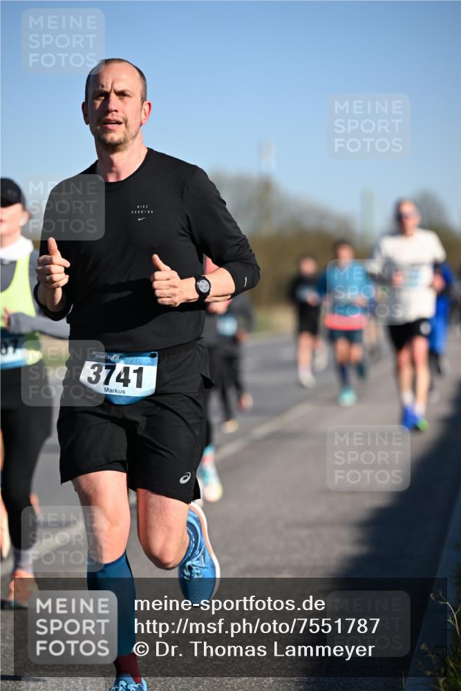 06.04.2025 - 44. Internationalen Wilhelmsburger Insellauf Dr. Thomas Lammeyer http://msf.ph/oto/7551787 06.04.2025 09:25:08 Laufen 87, 3741 meine-sportfotos.de