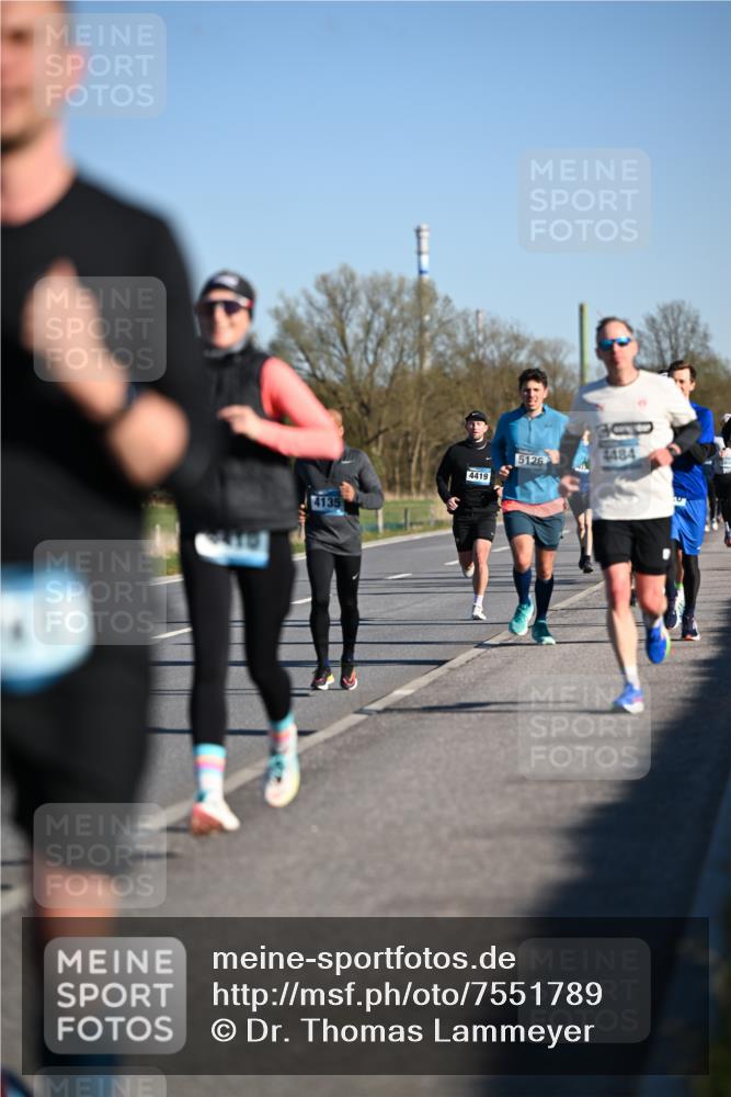 06.04.2025 - 44. Internationalen Wilhelmsburger Insellauf Dr. Thomas Lammeyer http://msf.ph/oto/7551789 06.04.2025 09:25:08 Laufen 410, 5126, 4484, 4419, 4135 meine-sportfotos.de