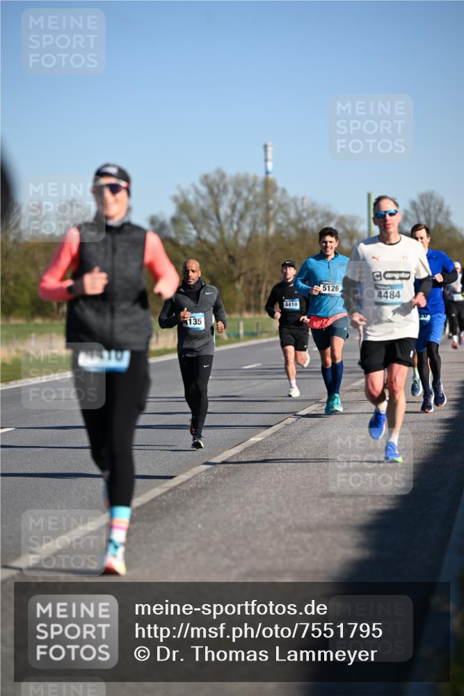 06.04.2025 - 44. Internationalen Wilhelmsburger Insellauf Dr. Thomas Lammeyer http://msf.ph/oto/7551795 06.04.2025 09:25:09 Laufen 9410, 135, 4419, 5126, 4484 meine-sportfotos.de