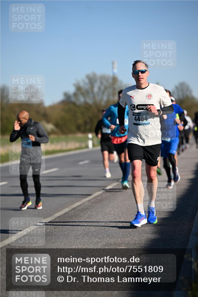 06.04.2025 - 44. Internationalen Wilhelmsburger Insellauf Dr. Thomas Lammeyer http://msf.ph/oto/7551809 06.04.2025 09:25:10 Laufen 135, 4484 meine-sportfotos.de